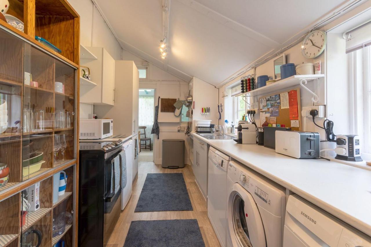 Adorable Two Bed Norfolk Broads Holiday Home - River Views With Moorings & Fishing Stalham Bagian luar foto